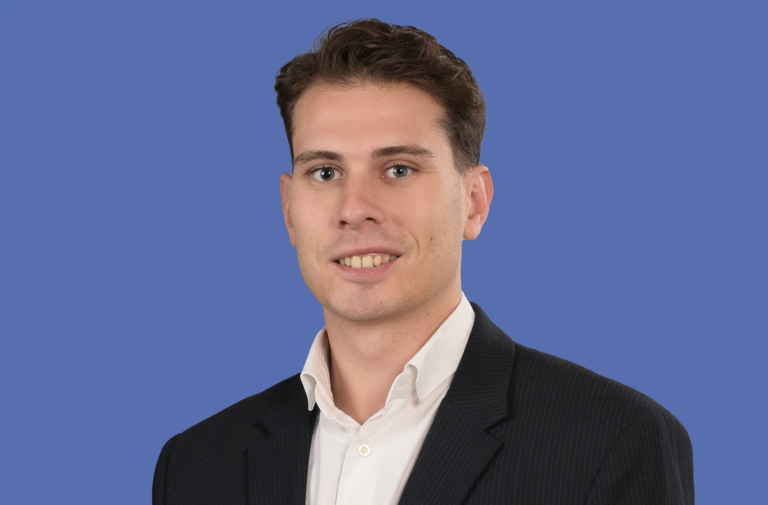 Alexandre le tadik fond bleu